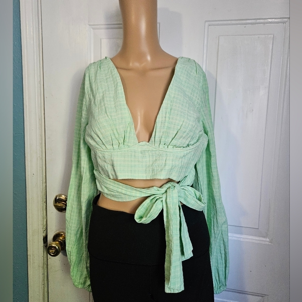 MAJORELLE Chrissie Crop Top - Picture 2 of 6